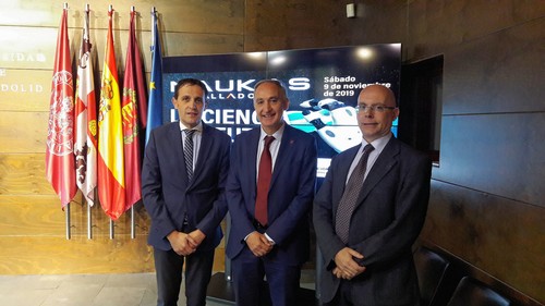 De izda. a dcha., el presidente de la Diputación de Valladolid, el rector de la UVa y el director del Parque Científico en la presentación de Naukas 2019.