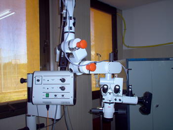 Microscopio quirúrgico de la clínica veterinaria de la Universidad de León