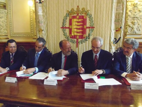 El Alcalde de Valladolid, Francisco Javier León de la Riva, ha firmado hoy con las empresas Schneider Electric y Telvent un acuerdo de colaboración (FOTO: Ayuntamiento de Valladolid)..