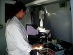 Uno de los microscopios con los que está dotado el nuevo laboratorio