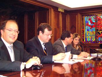De iquierda a derecha, el delegado de la Junta, Eduardo Fernández, el consejero de Fomento, Antonio Silván, el alcalde de León, Mario Amilivia y la concejala de Urbanismo, Mª José Alonso