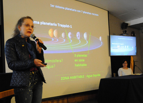 Leticia Carigi y Yilén Gómez Maqueo, investigadoras del Instituto de Astronomía de la UNAM. 