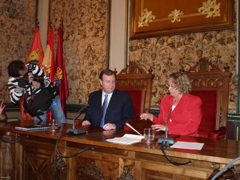 Antonio Silván e Isabel Jiménez firman el convenio