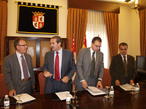 El delegado territorial de la Junta en Salamanca, Agustín de Vega, segundo por la izquierda, junto a responsables sanitarios