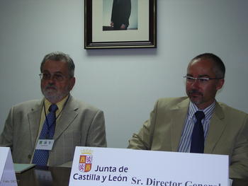 A la izquierda Claude Domergue, junto a Ricardo González Mantero, director general de Energía y Minas de la Junta de Castilla y León y director del EREN de Castilla y León.