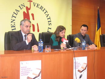 Enrique Vila, a la izquierda, en la presentación del curso.