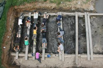 Proceso de excavación en el yacimiento neolítico de la Draga. Fuente: Equipo Draga.