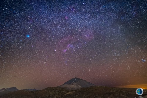 Lluvia de estrellas en el Teide. Crédito: J. C. Casado / STARRYEARTH.