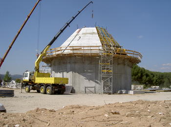 Construcción actual de la plataforma para la antena (Foto: AEE)