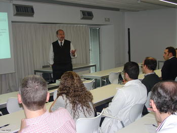 Miguel Ángel Merchán imparte la conferencia.