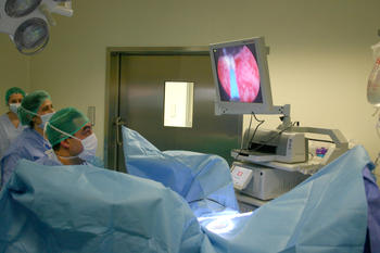Intervención de hiperplasia benigna de próstata con láser de Tulio (FOTO: Hospital San Juan de Dios).