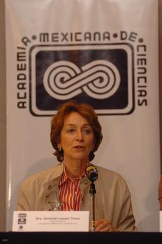 Soledad Loaeza, investigadora de El Colegio de México, se pronunció por promover un cambio de actitudes en relación con el trabajo de las mujeres en las instituciones. Foto: AMC