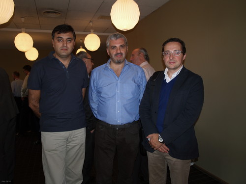 De izquierda a derecha, Murat Efe, Gianfranco Fornaro y Juan Manuel Corchado, organizador local del encuentro.