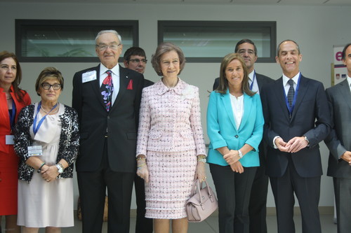 La Reina Sofía y la ministra Ana Mato, junto a los ponentes.