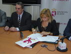 La presidenta de la Diputación de León, Isabel Carrasco, durante la firma del convenio.
