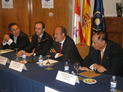 Martínez Nieto (izq), junto a Víctor Alonso, en representación de la Diputaciónn de Valladolid y el alcalde de Valladolid, Francisco Javier León de la Riva, durante la inauguración de la Asamblea. 