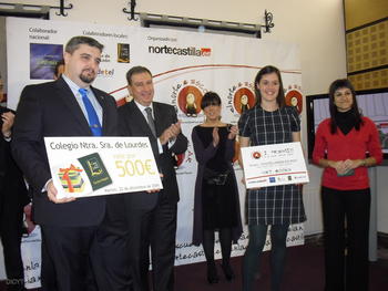 El equipo del colegio Nuestra Señora de Lourdes de Valladolid recoge el premio 'El Norte Escolar'.