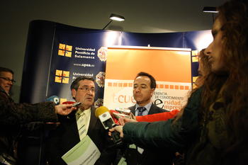 Ángel Galindo y Salvador Mulero atienden a los medios.