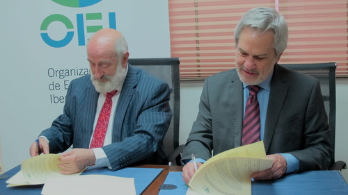 Por parte de la OEI, ha suscrito el convenio su Secretario General, Paulo Speller, mientras que por parte de la ASECIC, lo ha hecho su presidente, Francisco García García.