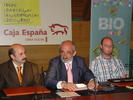 Santos Llamas, en el centro, junto a David Tena, a la derecha, en la presentación de 'Biodivertido'