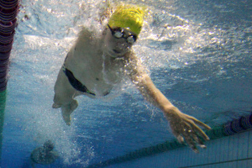 Determinação da melhor ténica de partida resulta do estudo individualizado das técnicas de cada nadador. FOTO: UP.