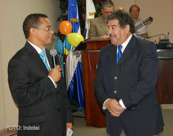 El presidente del Indotel, doctor José Rafael Vargas, y el secretario general de la Asociación Hispanoamericana de Centros de Investigación y Empresas de Telecomunicaciones (AHCIET).