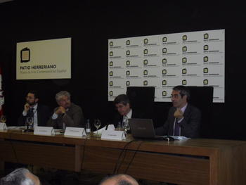 Jaume Miró (a la derecha), durante el seminario sobre el coche eléctrico.