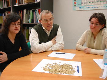 Equipo del proyecto de Cartif  'Pellets for Europe' formado por Elena Borjabad, Gregorio Antolín y Laura Vegas, de izquierda a derecha.