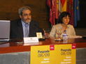 El vicerrector de Postgrado y Formación Continua, Carlos de Francisco, acompañado por Mariví López, jefe de la sección de Postgrado de la Universidad de Valladolid.