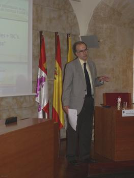 Jesús Pérez de Andrés, responsable de la Fundación Universidades de Castilla y León, presenta la jornada.