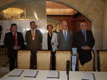 El director general de Innovación y Modernización Administrativa, Antonio Pérez (segundo por la derecha) inaugura la 'Jornada Globaltech'.