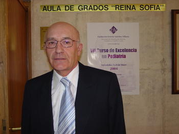 El catedrático de Pediatría, Julio Ardura