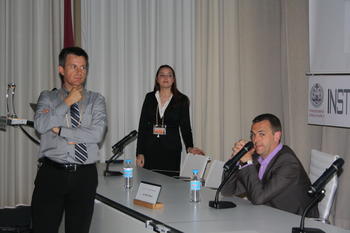 De izquierda a derecha, Vicente Molina, Vanessa Suazo y Peter Ulhaas.