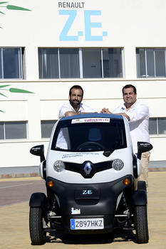 Dos geógrafos vallisoletanos recorrerán España en un coche eléctrico (FOTO: Renault). 