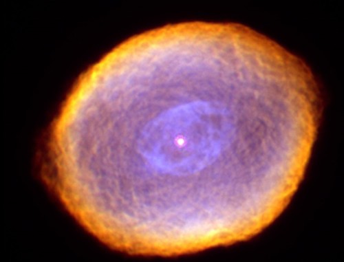 Nebulosa planetaria IC 418. Crédito: NGC 7027: Hubble Legacy Archive, ESA, NASA. Procesado: Delio Tolivia Cadrecha); IC 418: Hubble Heritage Team (STScI/AURA), R. Sahai, A. R. Hajian.
