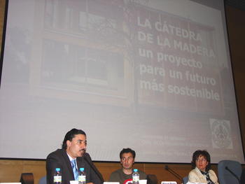 Mariano Salazar durante la presentación de la Cátedra de la Madera