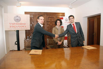 Firma del acuerdo entre Display Digital y el Parque Científico de la Universidad de Salamanca.