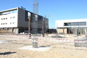 Vista parcial de los terrenos del edificio LUCIA, situado junto al IOBA y frente al Aulario- Bilioteca de la nueva Facultad de Ciencias (FOTO: Carlos Barrena).