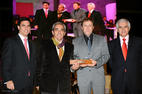 Representantes de la Aletic recogen el Premio Ficod 2009 en presencia del secretario de Estado de Telecomunicaciones y para la Sociedad de la Información, Francisco Ros (d).