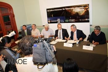 Firma del convenio entre INAOE, BUAP y Victorinox México