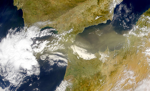 Imagen de satélite que capta parte de la península ibérica y del norte de África. Imagen: NASA Visible Earth.