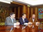 De izquierda a derecha, el rector de la Universidad de León, junto al alcalde de León y el vicepresidente de la Cámara de Comercio