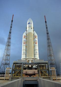 Un cohete Ariane-5 en su plataforma de lanzamiento