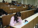 Alumnos hoy en la Facultad de Ciencias de Valladolid realizando la primera prueba de la Olimpiada Matemática.