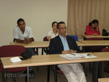 Participantes en la conferencia-taller celebrada en la universidad de República Dominicana.