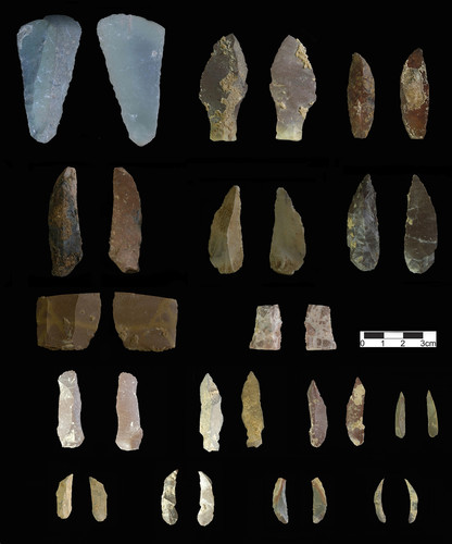 Láminas, laminillas y piezas retocadas del nivel 4 de la cueva de Kaldar. Crédito: IPHES-B.Bazguir. 