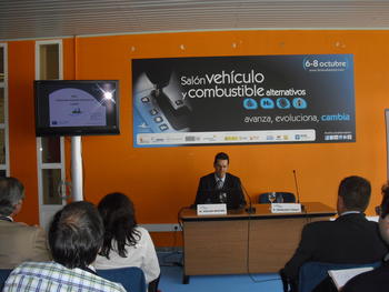 Óscar Miguel en su intervención en las jornadas técnicas del Salón del Vehículo y Combustible Alternativo.