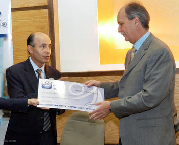Firma del acuerdo entre la Facultad de Veterinaria de la UNAM y el Instituto Adams.