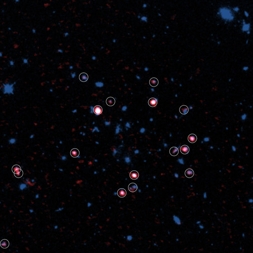 Cúmulo de galaxias XMMXCS J2215.9–1738 observado con ALMA y el Telescopio espacial Hubble/ Crédito: ALMA (ESO/NAOJ/NRAO), Hayashi et al., the NASA/ESA Hubble Space Telescope