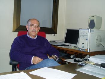 El catedrático de Microbiología y socio fundador de Bioges, Germán Naharro